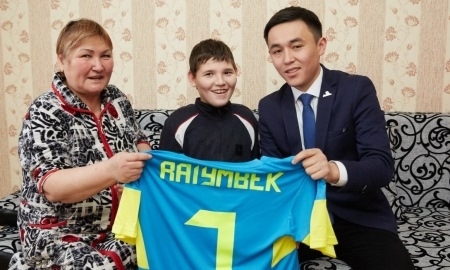 «Астана» собрала средства на лечение 12-летнего Райымбека, пораженного ДЦП