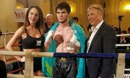 Ахмедов продолжает тренировки в гипсе