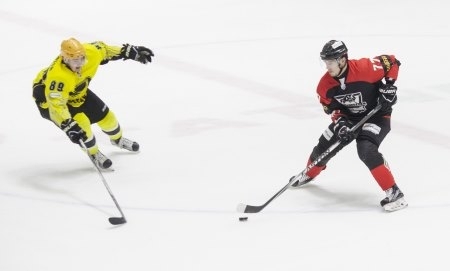 Фоторепортаж с матча ВХЛ «Нефтяник» — «Сарыарка» 1:3