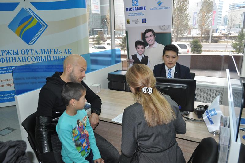 Левит открыл образовательный депозит для воспитанника детдома