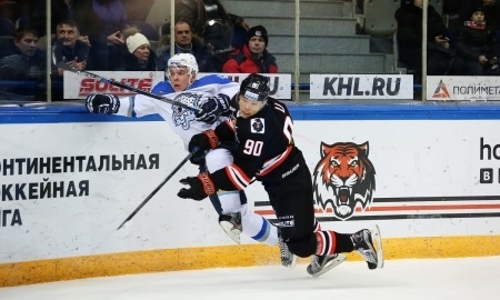 Фоторепортаж с матча КХЛ «Амур» — «Барыс» 1:2 