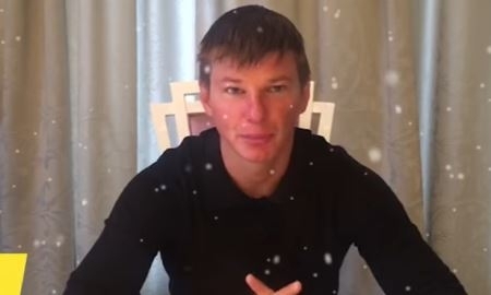 Аршавин поздравил болельщиков с наступающим Новым годом