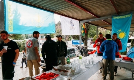 Команда Astana Motorsports традиционно приготовила бешбармак на «Дакаре»