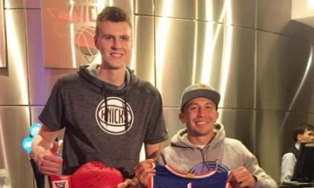 Головкин обменялся сувенирами перед матчем НБА с игроком «Нью-Йорк Никс»