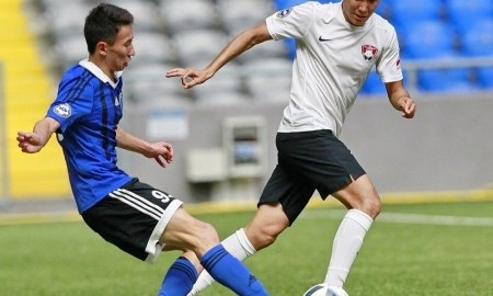 Хавбек «Байтерека» на просмотре в «Кызыл-Жаре СК»