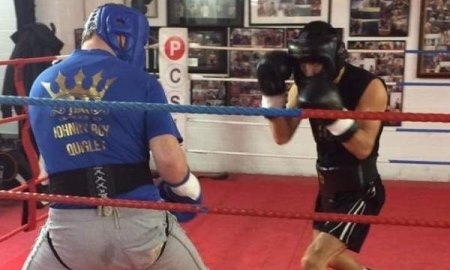 Жакиянов назвал спарринг-партнеров на подготовку к бою с Уорреном