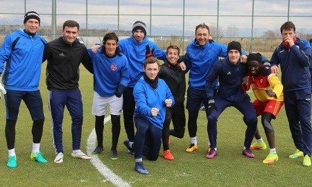 «Акжайык» просматривает трёх легионеров