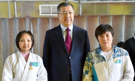 Жаппаркуль и Галбадрах получили медали «25 лет независимости Казахстана» 