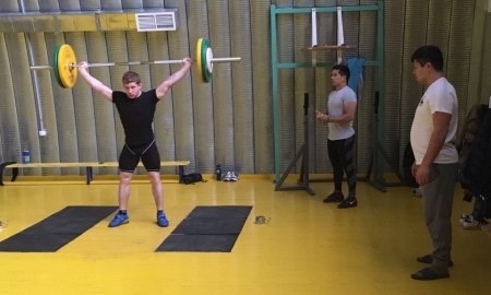 Сборная Казахстана по тяжелой атлетике начала сборы