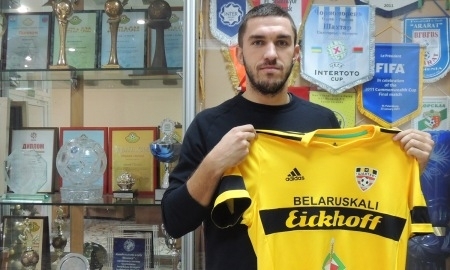 <strong>Хижниченко подписал контракт с солигорским «Шахтером»</strong>