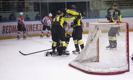 Фоторепортаж с матча ВХЛ «Сарыарка» — «Спутник» 2:1