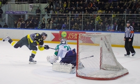 Фоторепортаж с матча ВХЛ «Сарыарка» — «Торос» 4:2