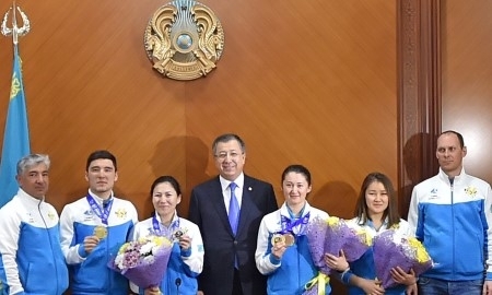 Призеры Универсиады получили денежные премии от акима ЮКО