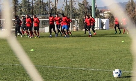 «Алтай» минимально уступил «Луч-Энергии»