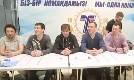 Игроки «Торпедо» провели автограф-сессию