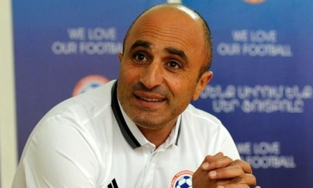 Наставник сборной Армении посетит матчи казахстанских клубов в Турции
