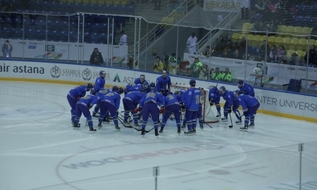 Казахстан и Россия в первом периоде шайб не забросили