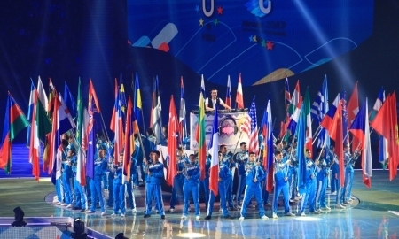 Флаг Всемирной зимней Универсиады передан мэру Красноярска