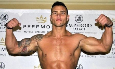 Южноафриканский боксер хочет боя с Шуменовым