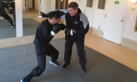 Хаттон показал, как Жакиянов готовится к титульному бою