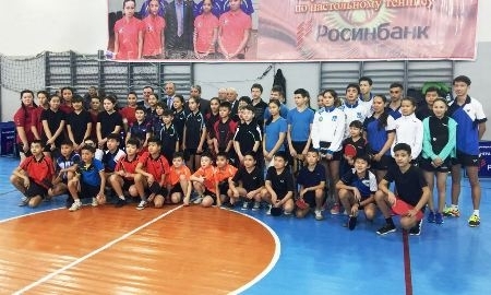 Казахстан принимает участие в турнире по настольному теннису в Бишкеке