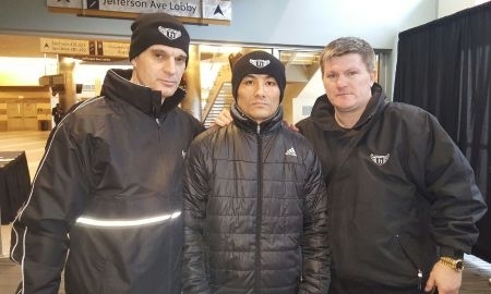 Рикки Хаттон: «Если Уоррен рассчитывает победить Жакиянова, он должен нокаутировать его»