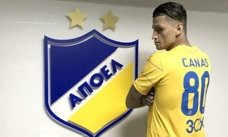 Каньяс дебютировал за АПОЭЛ