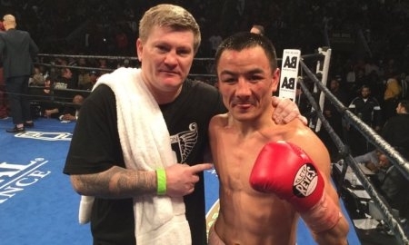 Roundbyroundboxing.com: «Жакиянов, казалось, и сам был в шоке от того, что судьи отдали ему победу на родине Уоррена»