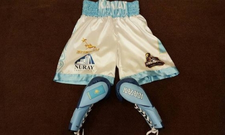 Ислам продемонстрировал перчатки и шорты на бой с Ассисом