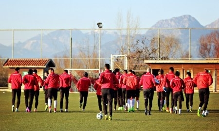 «Актобе» минимально уступил «Амкару»