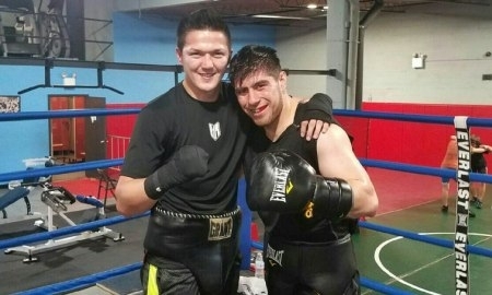 Ниязов помогает Эюбову в подготовке к следующему бою