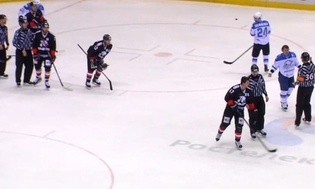 Видео драки хоккеистов «Трактора» и «Барыса» в первом матче плей-офф КХЛ