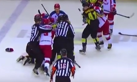 Видеообзор матча плей-офф ВХЛ «Сарыарка» — «Звезда» 0:4