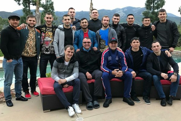 Казахстанские боксеры тренируются вместе с Ковалевым