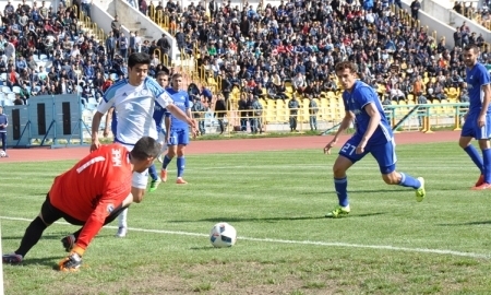 Март дает футбольный старт