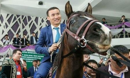 Исламу подарили скакуна и чапан в Талдыкоргане