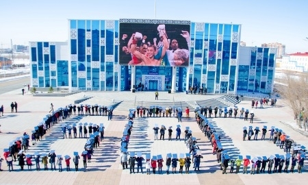 Карагандинцы выложили GGG перед Домом Дружбы