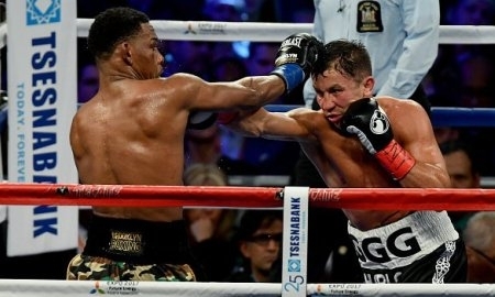 Британский боксер восхитился фанатами Головкина, смотревшими его бой в аэропорту