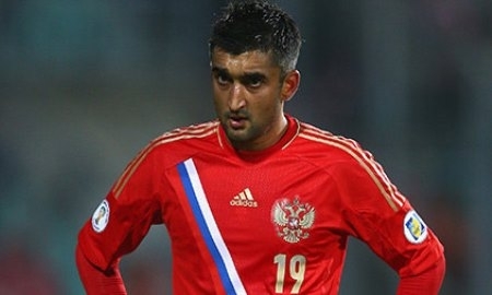 Полузащитник сборной России следит за боями Головкина