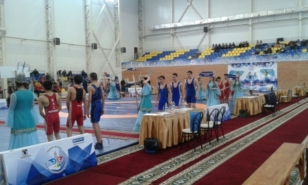 В Щучинске стартовал чемпионат РК по вольной и женской борьбе