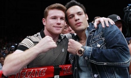 Команде Головкина посоветовали смириться с требованиями «Канело»