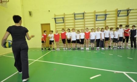 В Казахстане предложили поднять зарплату учителям физкультуры