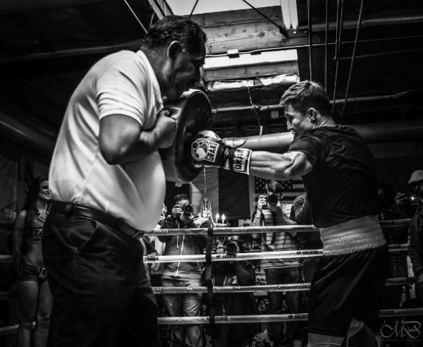 Фото с тренировки Головкина в черно-белом цвете