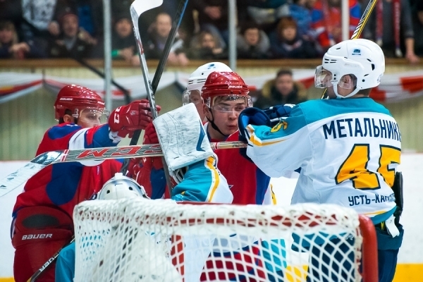 Видеообзор матча плей-офф ВХЛ «Ижсталь» — «Торпедо» 1:2