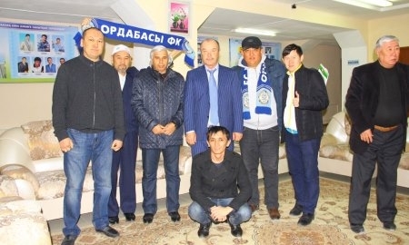 Фоторепортаж со встречи президента, главного тренера и капитана «Ордабасы» с болельщиками