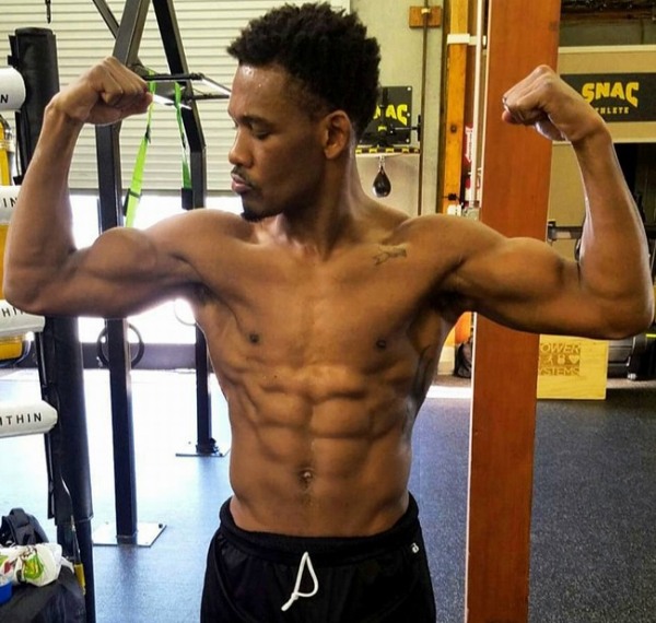 Джейкобс демонстрирует кондиции за неделю до боя с Головкиным