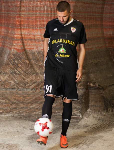 Хижниченко принял участие в презентации игровой формы солигорского «Шахтера»