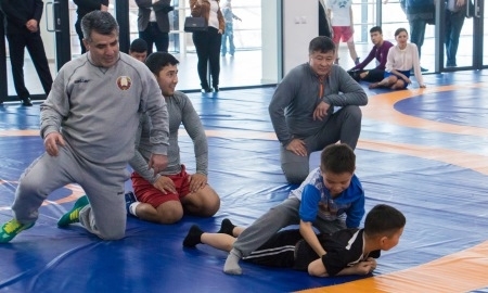 Олимпийские чемпионы СССР провели мастер-класс для детей Алматы