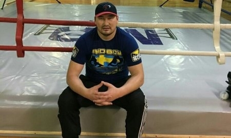 Заслуженный тренер РК дебютирует в профи-боксе