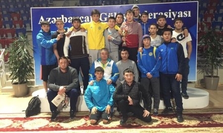 Молодежная сборная Казахстана по греко-римской борьбе заняла второе место на турнире в Баку